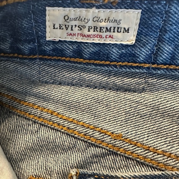 LEVI’S 501 Booty Shorts Denim Cut-offs Distressed Raw Hem Button Fly Womens W 34 - Picture 7 of 10